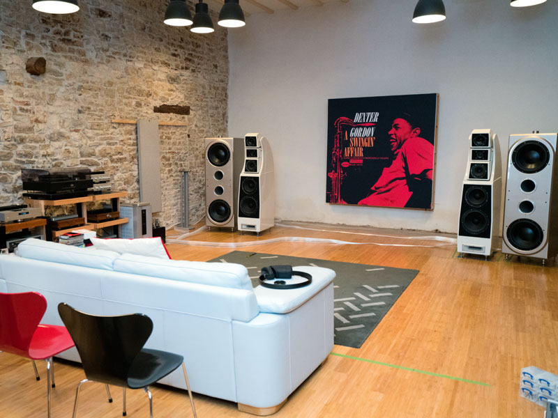 genopretning utilsigtet hændelse kul Wilson Audio Alexx speakers and Thor's Hammer subwoofers - The Audio Beat -  www.TheAudioBeat.com